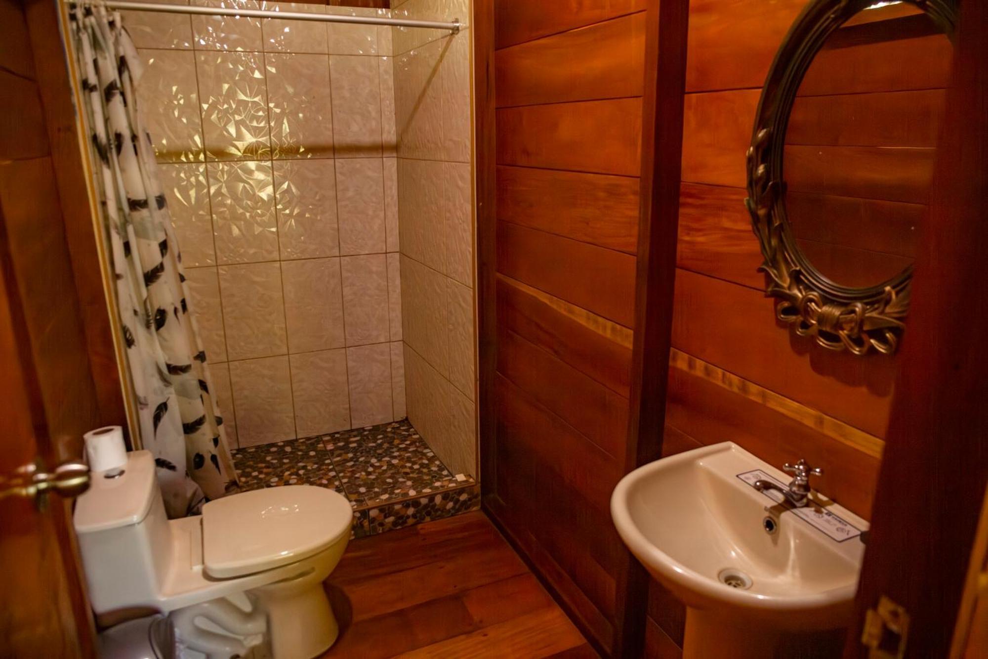 Quirquincho House Lodge Puerto Maldonado Ngoại thất bức ảnh